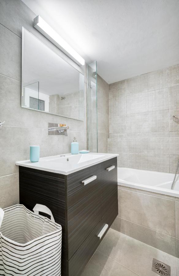 Delightful Stylish Two Bedroom Condo In Hip Area Of Central Atena Exterior foto