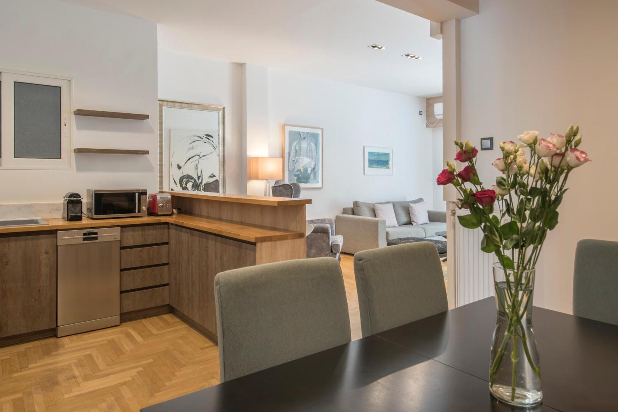 Delightful Stylish Two Bedroom Condo In Hip Area Of Central Atena Exterior foto